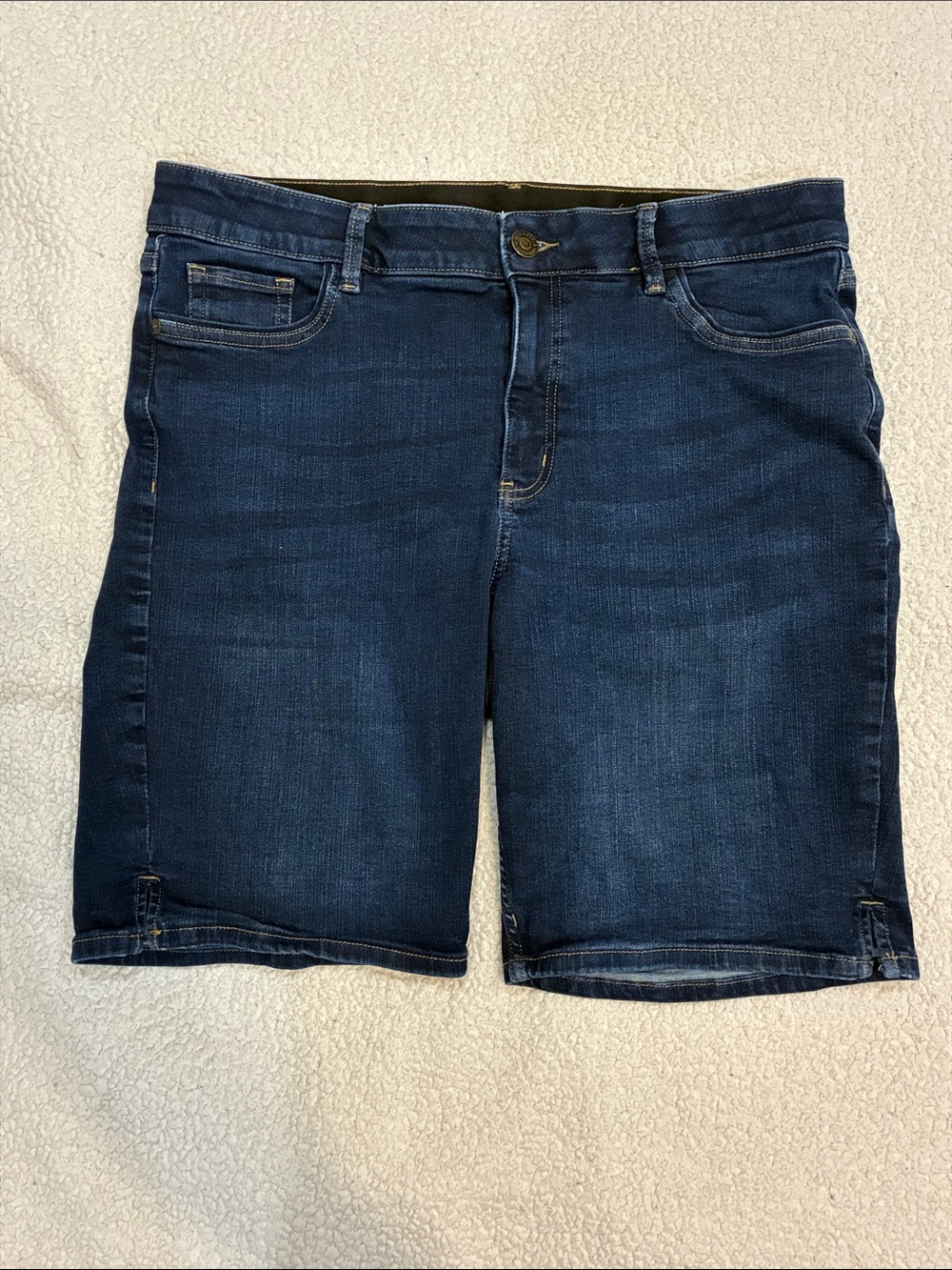 Liz Claiborne Sara Mid‑Rise Bermuda Shorts 16 — Dark Blue Indigo, Like New